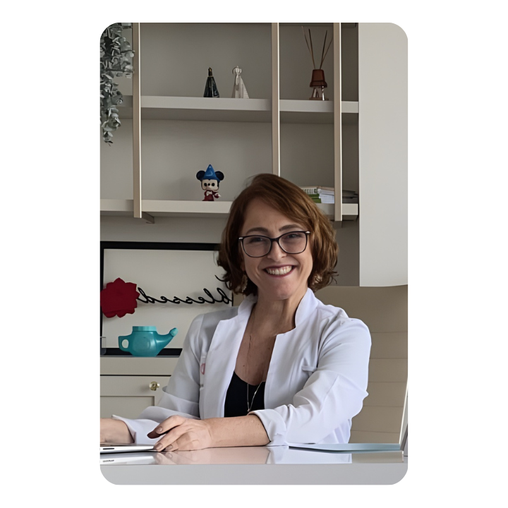 Pediatra Dra. Cláudia Carneiro, foto perfil.