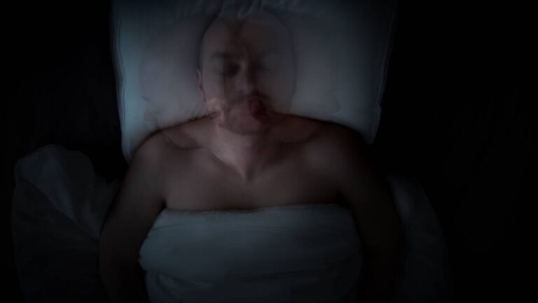 Sono Agitado e Despertares Noturnos. O Que a Homeopatia Observa na Avaliação Clínica.